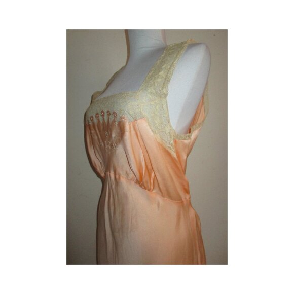 Vintage 1930s Arnold Constable Embroidered Peach Silk Nightgown Art Deco Size 40 - Picture 3 of 11